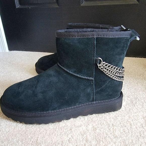NEW! UGG Classic mini chains boot S/N 1123668 Size 7 women - Picture 4 of 7